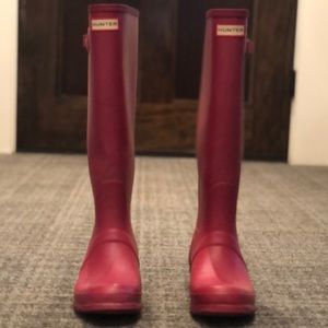 Hunter Rain Boots cranberry color